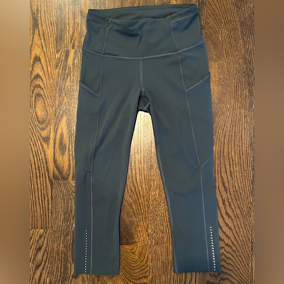 Swiftly Speed Crop - Size 4 - Picture 1 of 3